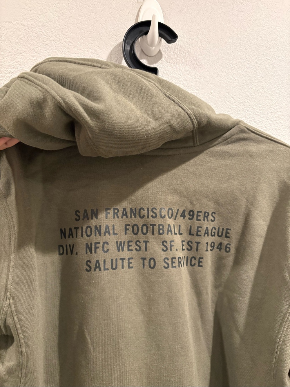 Nike San Francisco 49ers 2025 Salute to Service Club Fleece Hoodie Youth Size XL - Picture 8 of 13
